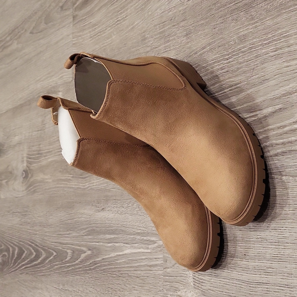 Cute boots! - Picture 3 of 4